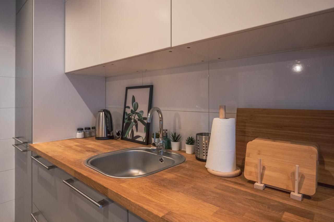 Apartment Spacious ~ 150m Main Square ~ Self Check-in 24h Wroclaw