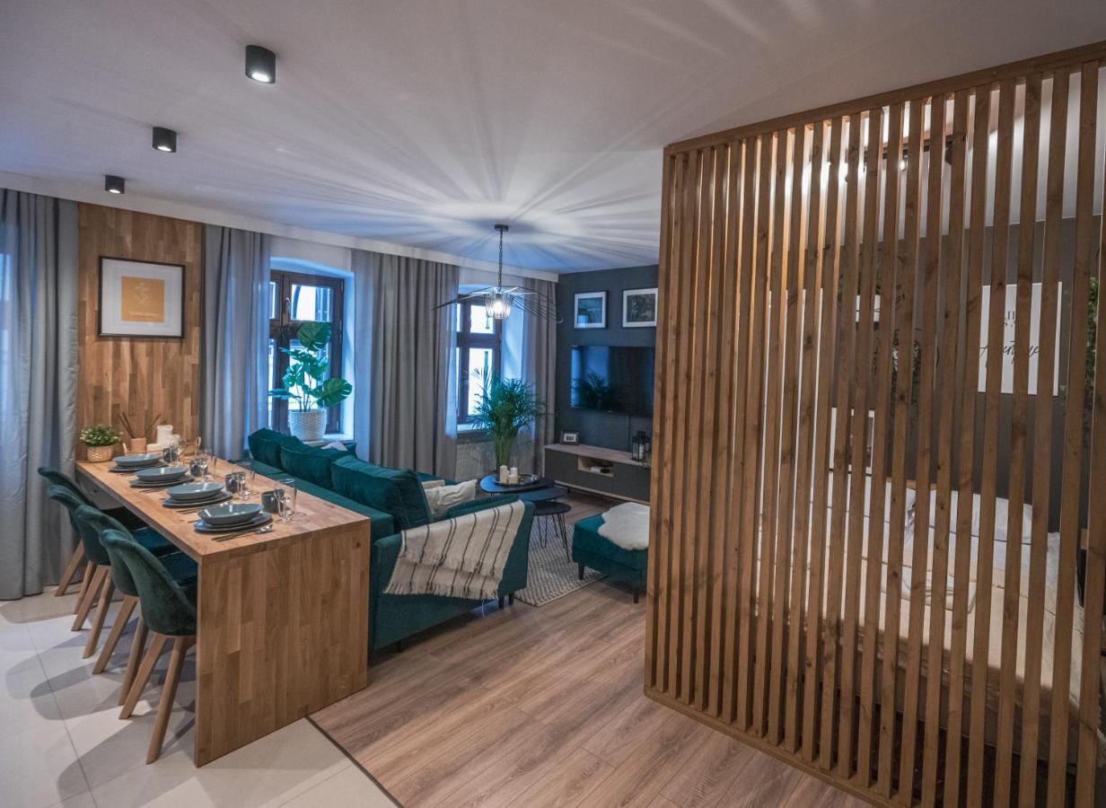 Spacious ~ 150m Main Square ~ Self Check-in 24h Apartment Wroclaw