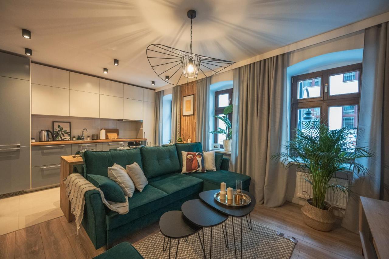 Spacious ~ 150m Main Square ~ Self Check-in 24h Apartment *