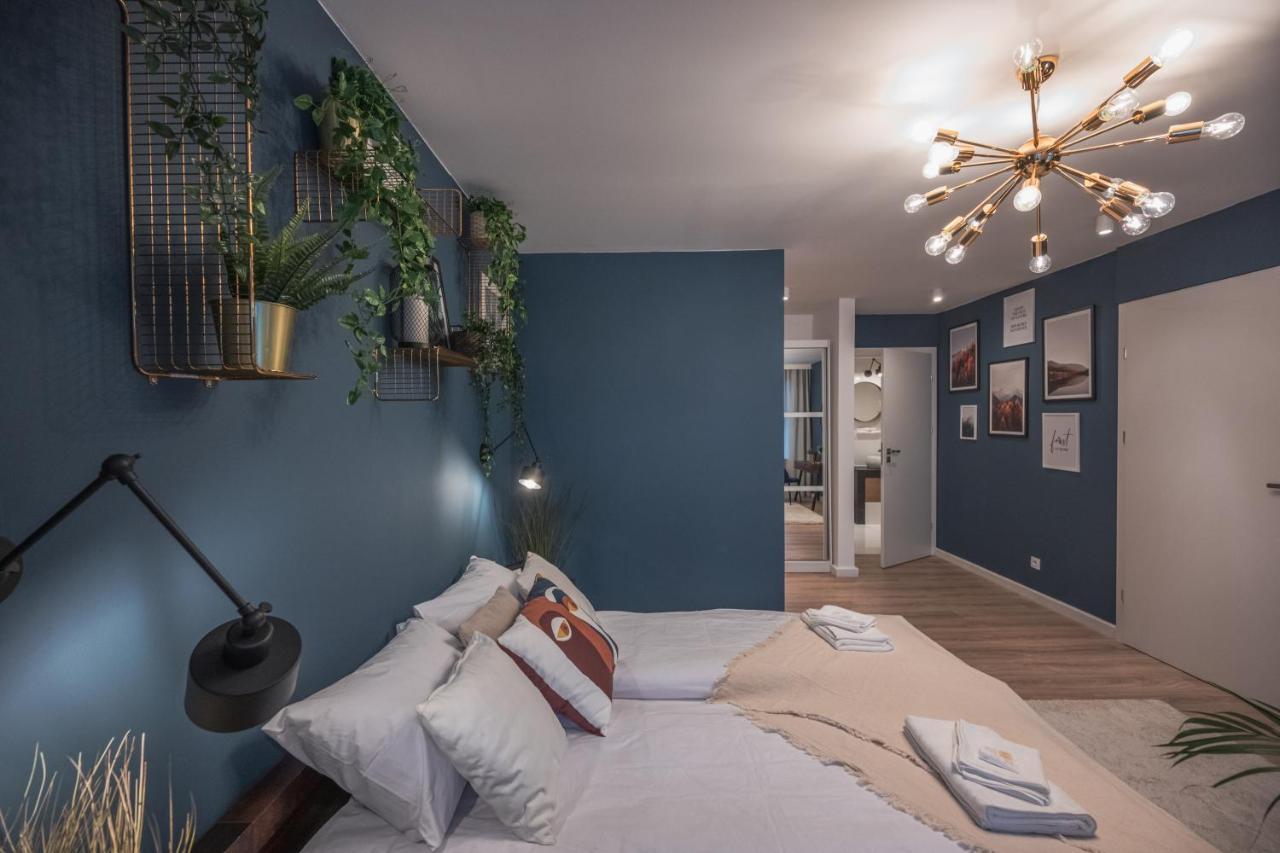 Apartment Spacious ~ 150m Main Square ~ Self Check-in 24h