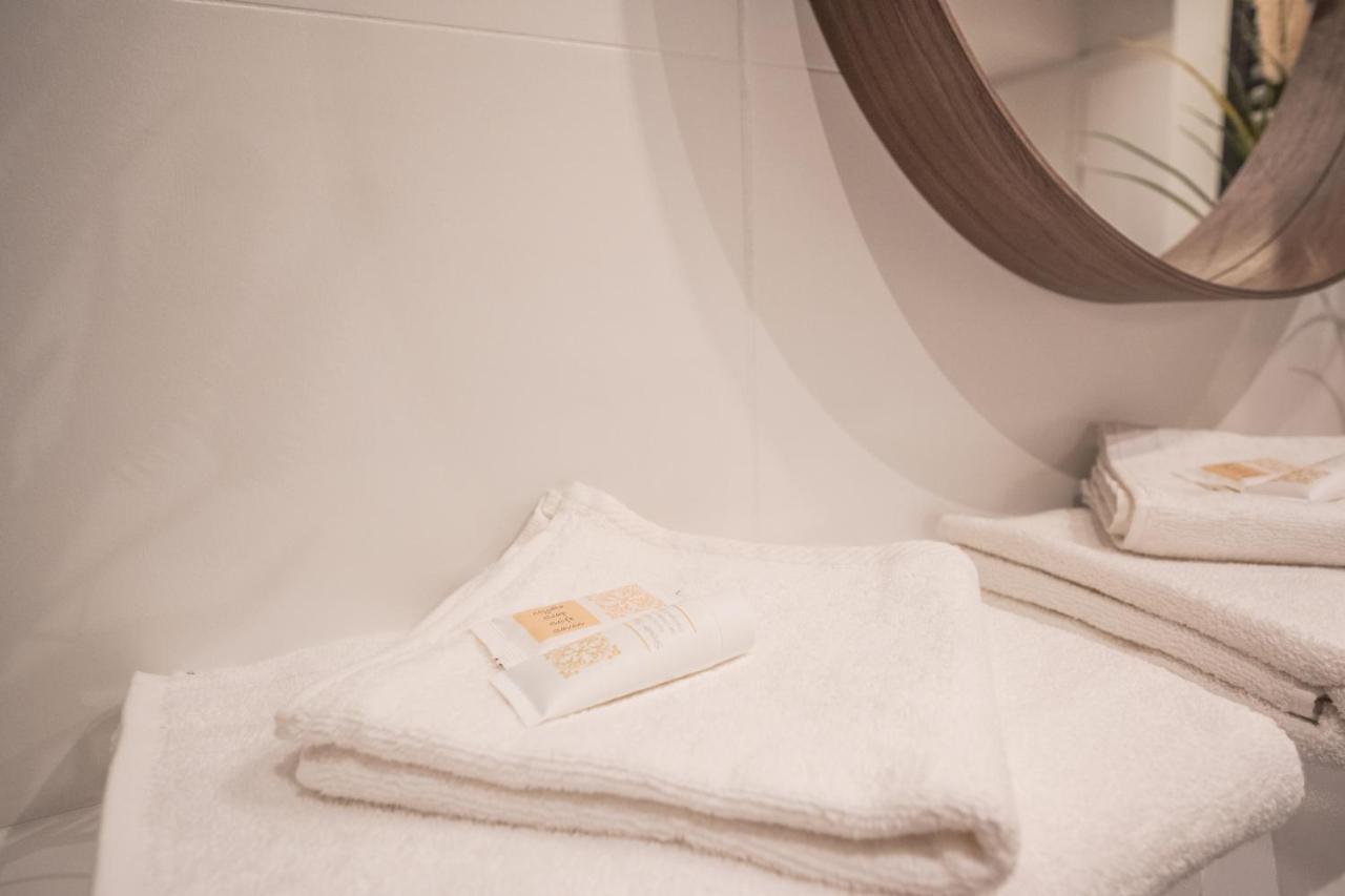 Spacious ~ 150m Main Square ~ Self Check-in 24h * Wroclaw