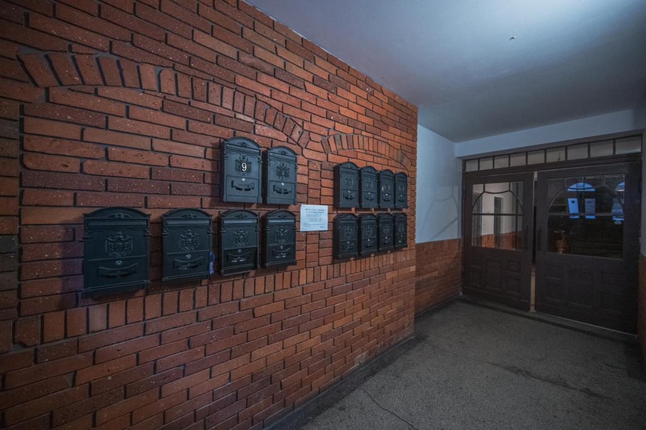 Spacious ~ 150m Main Square ~ Self Check-in 24h Apartment Wroclaw